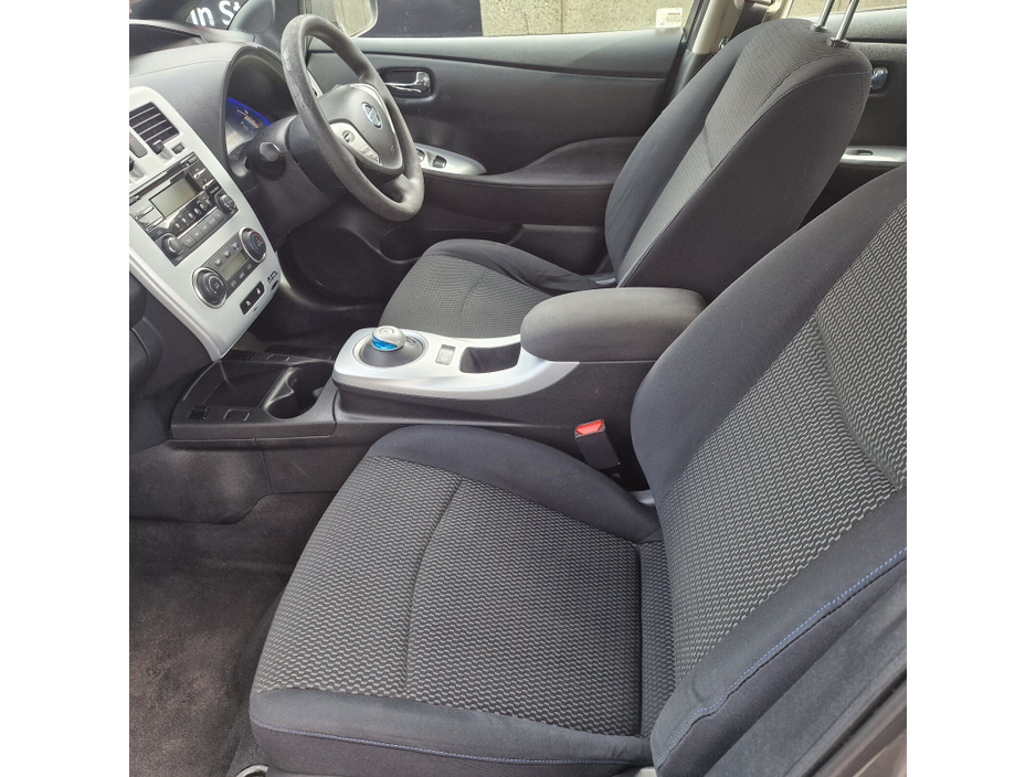 2015 Nissan Leaf - image 13