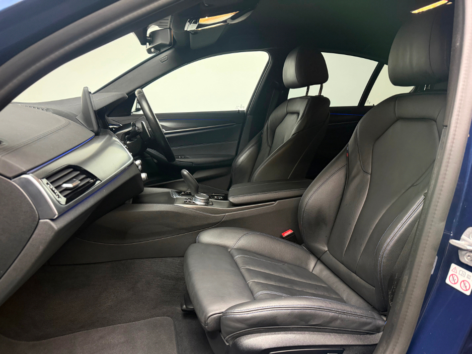 2021 BMW 5 Series - image 12