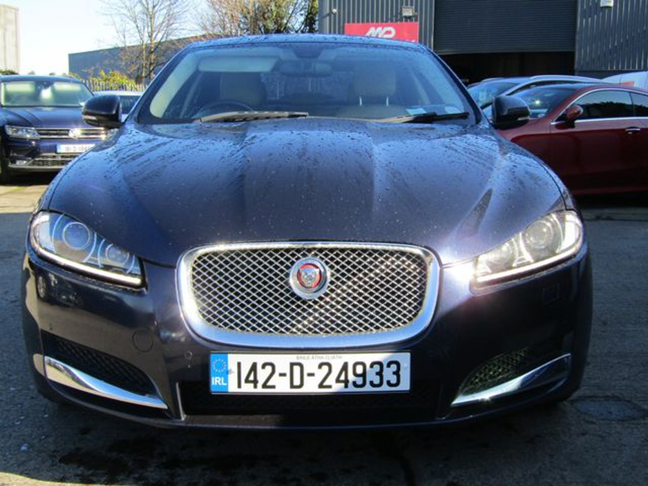 2014 Jaguar XF - image 2