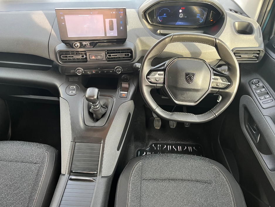 2025 Peugeot Rifter - image 18