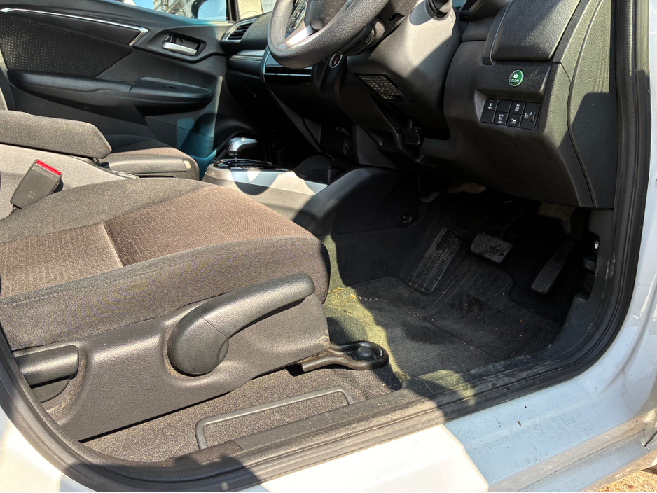 2015 Honda Fit - image 10