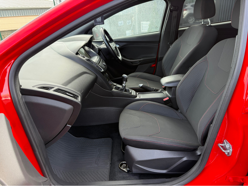 2017 Ford Focus - image 11