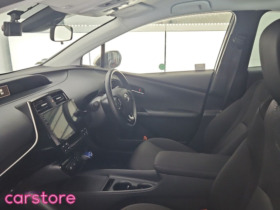 2021 Toyota Prius - image 12