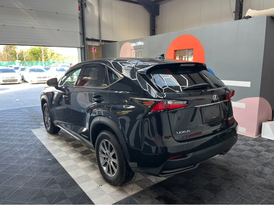 2017 Lexus NX 300 h - image 4