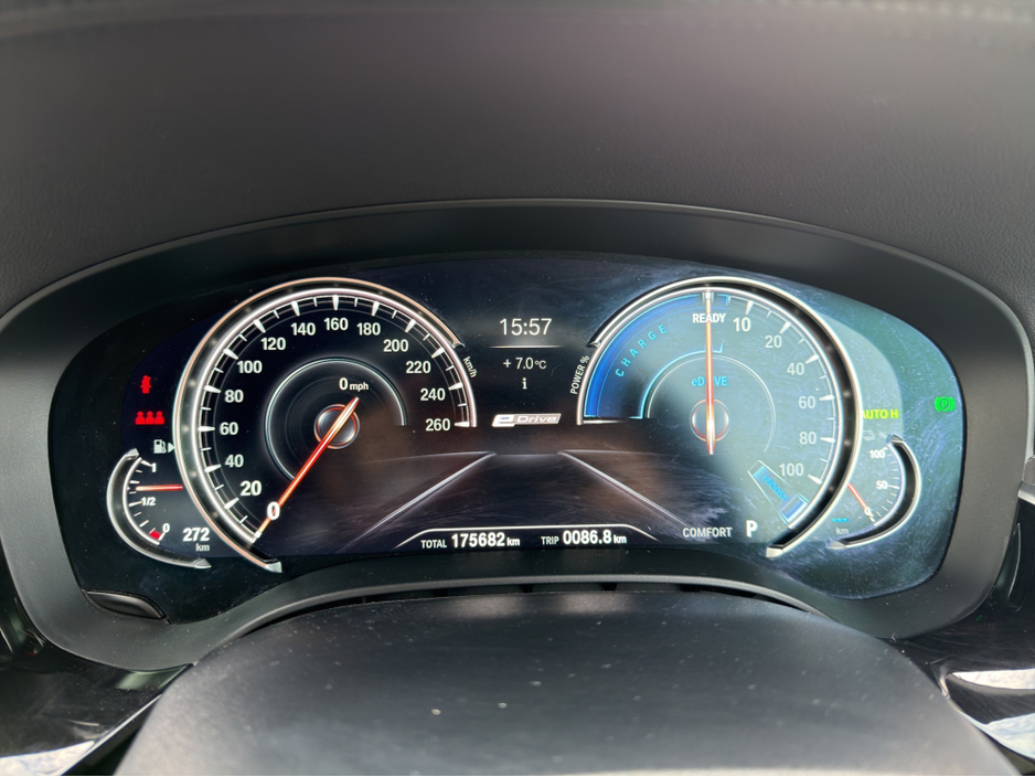 2018 BMW 5 Series - image 10