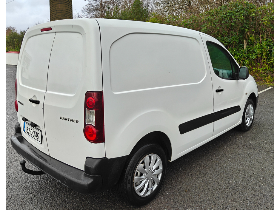 2016 Peugeot Partner - image 2