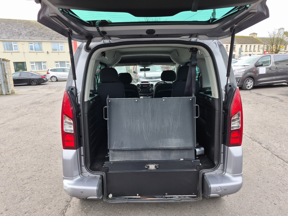 2017 Peugeot Partner - image 11