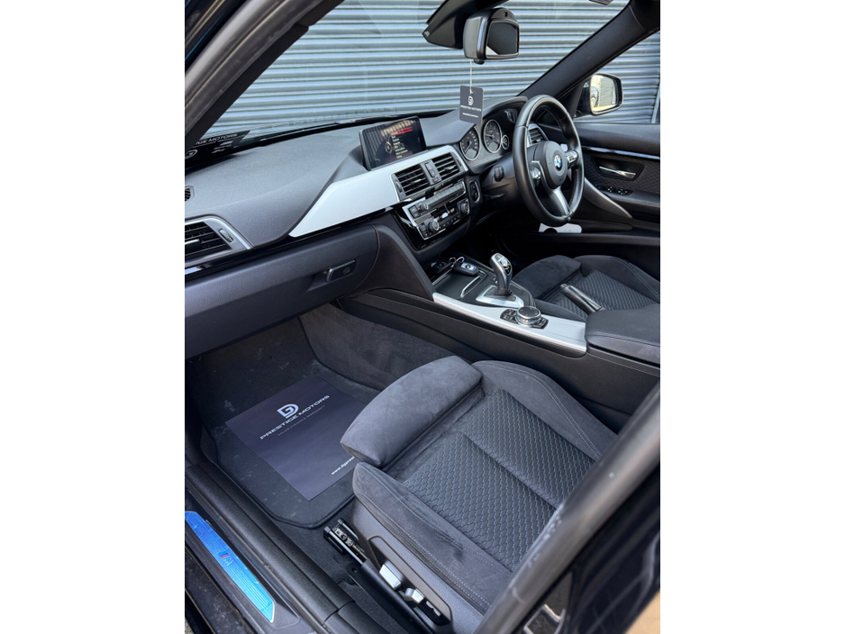 2016 BMW 3 Series - image 16