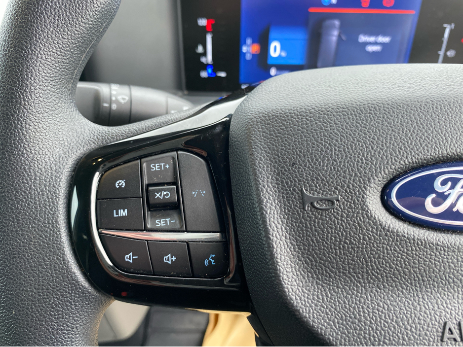 2025 Ford Transit Custom - image 9