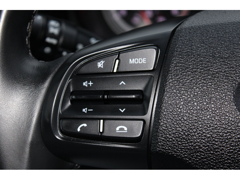 2022 Hyundai i10 - image 18