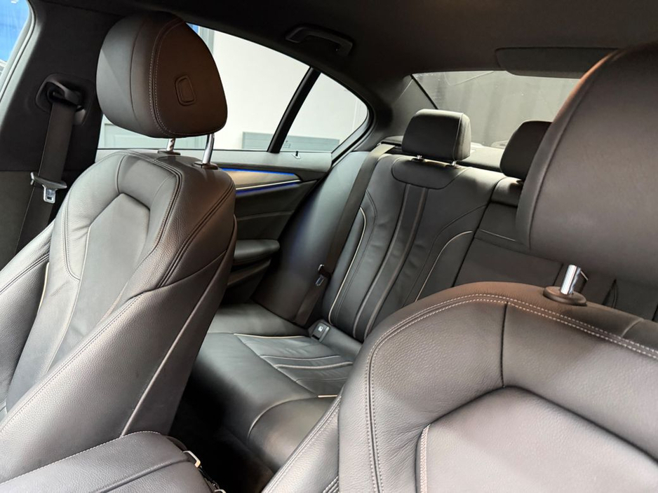 2019 BMW 5 Series - image 32