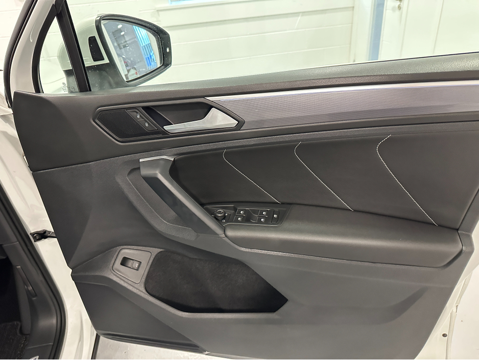 2019 Volkswagen Tiguan (191) TIGUAN 2.0TID R LINE DSG 4 MOTION LOW KMS VW/AUDI SPECIALISTS WWW.DENISDARCYCARS.IE €31,950