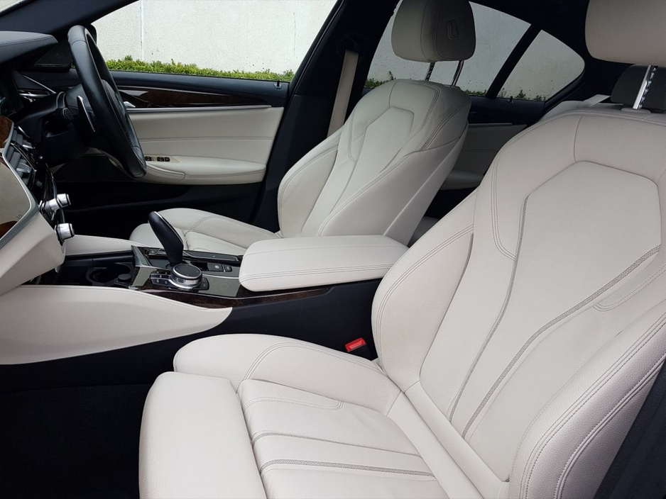 2019 BMW 5 Series - image 7