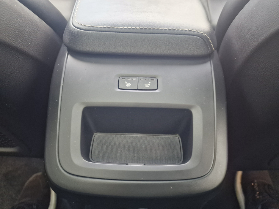 2020 Volvo XC60 - image 26
