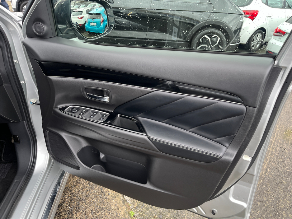 2020 Mitsubishi Outlander G 4WD AUTOMATIC PHEV 2.4 PETROL //HIGH SPEC//HALF LEATHER ELECTRIC HEATED SEATS//HEATED STEERING WHEEL//REVERSE CAMERA//KEYLESS ENTRY// €24,950