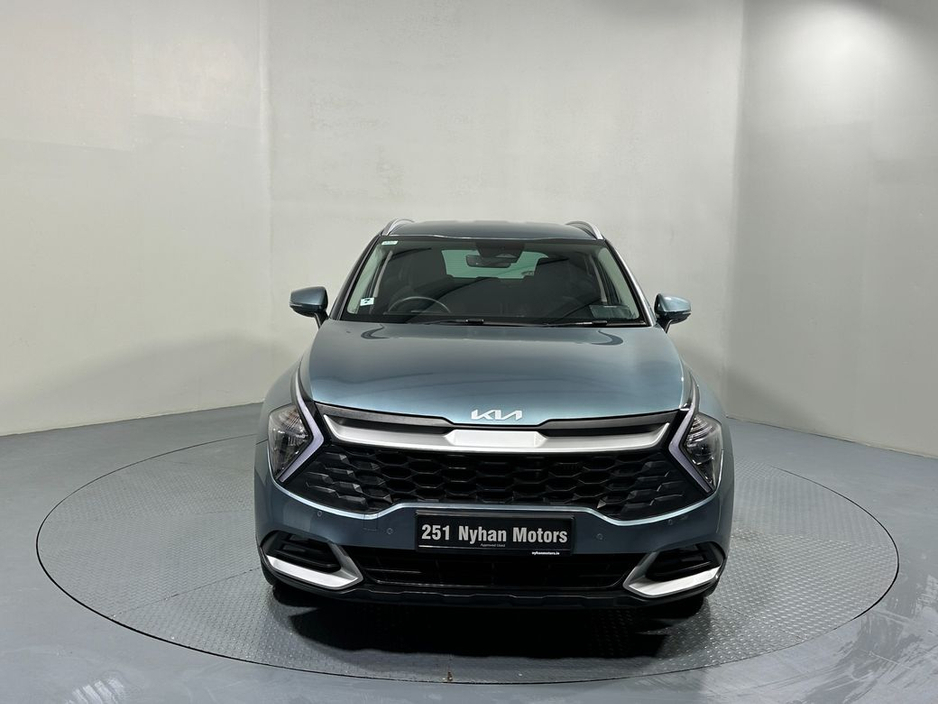 2025 Kia Sportage - image 2