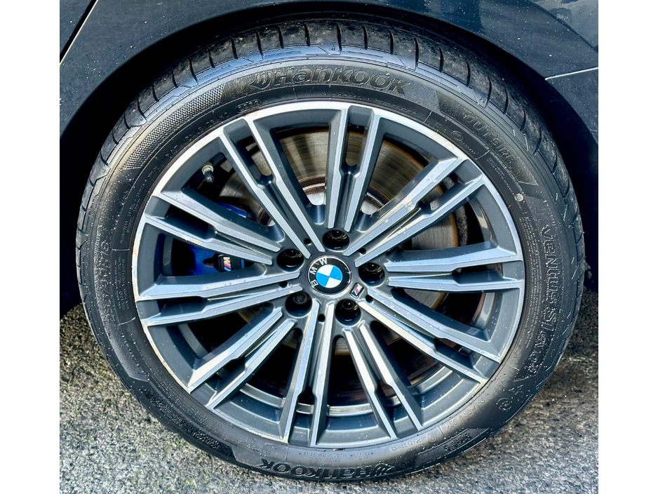 2019 BMW 3 Series - image 9