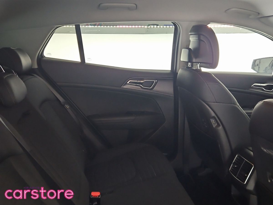 2022 Kia Sportage - image 10
