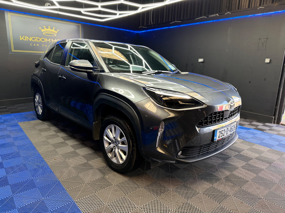 2025 Toyota Yaris Cross - image 3