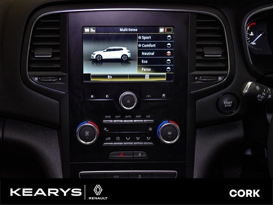 2020 Renault Megane - image 25