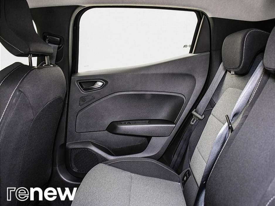 2025 Renault Clio - image 11