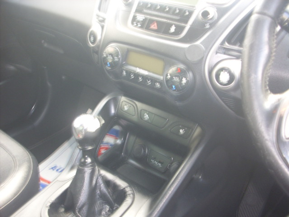2011 Hyundai ix35 - image 4