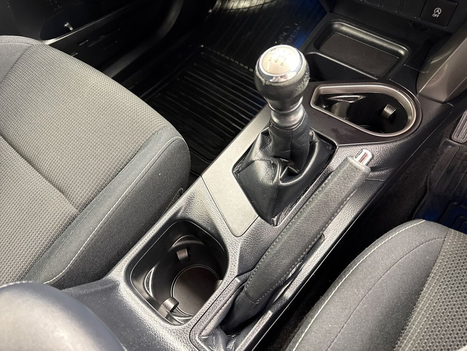 2018 Toyota Rav4 - image 16