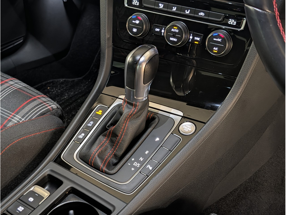 2018 Volkswagen Golf - image 19