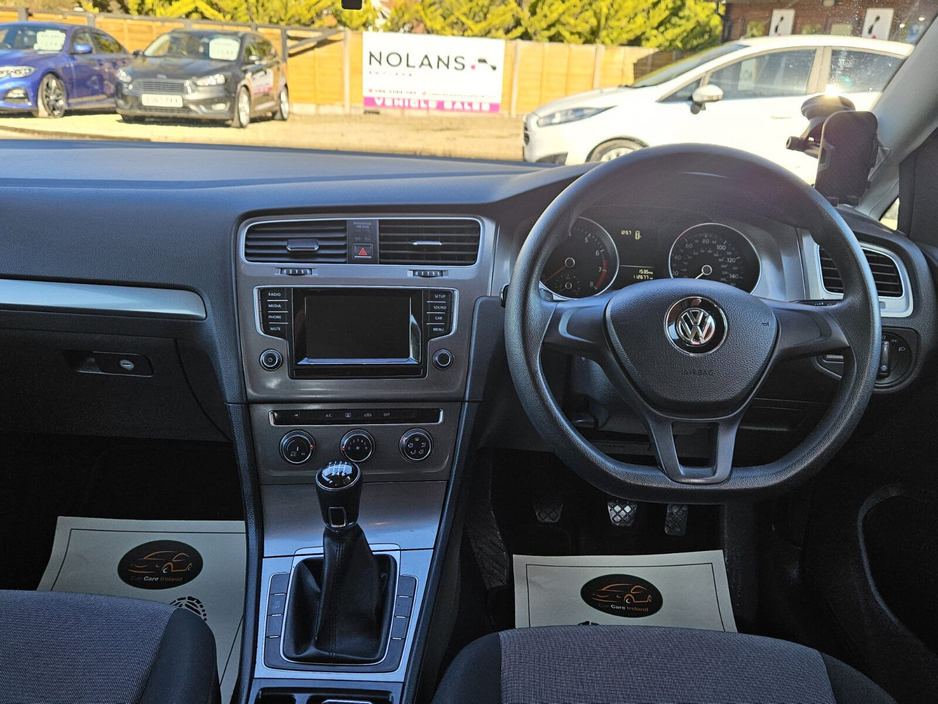 2013 Volkswagen Golf - image 23