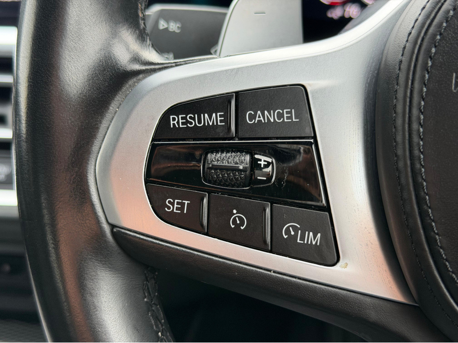 2022 BMW 3 Series - image 23