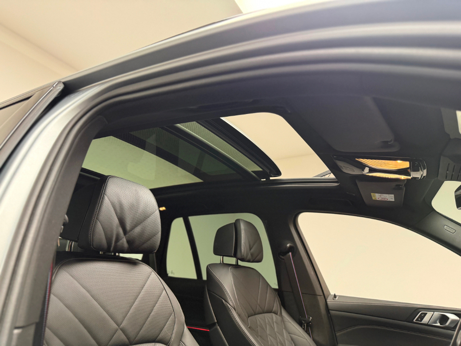 2024 BMW X5 - image 13