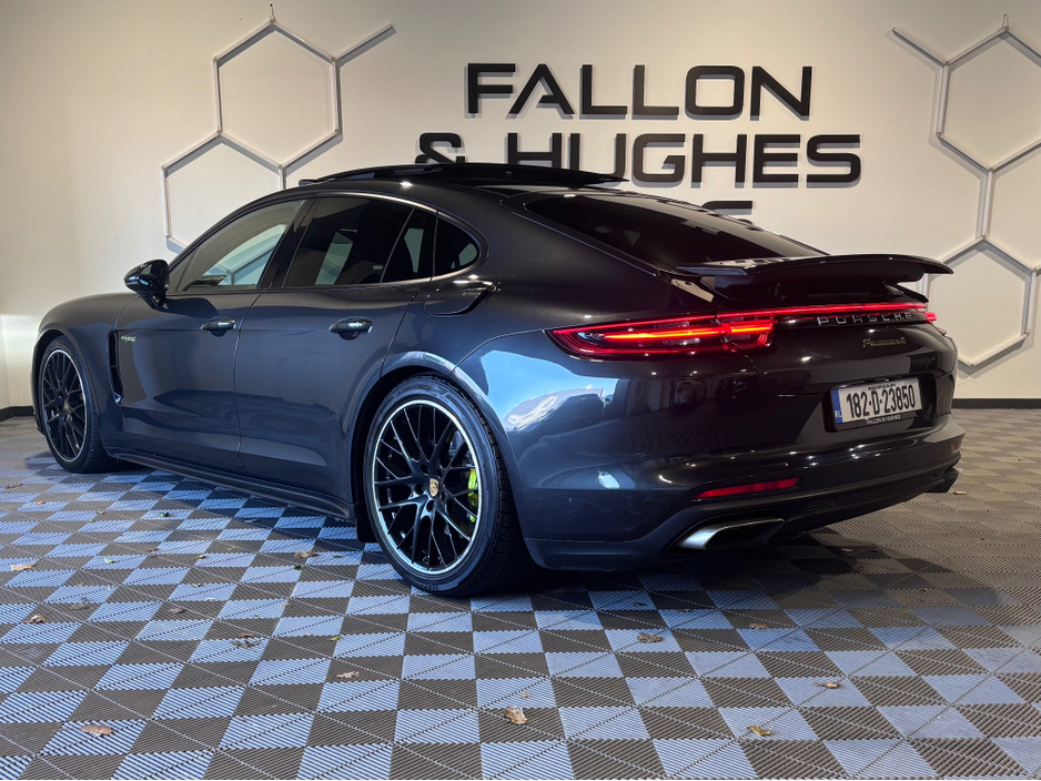 2018 Porsche Panamera - image 3