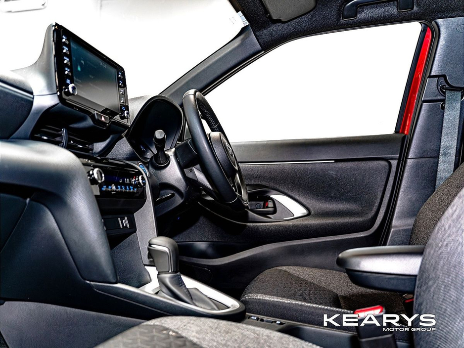 2022 Toyota Yaris Cross - image 9