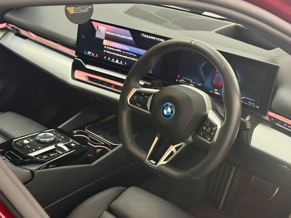 2025 BMW 5 Series 550E M SPORT PRO XDRIVE