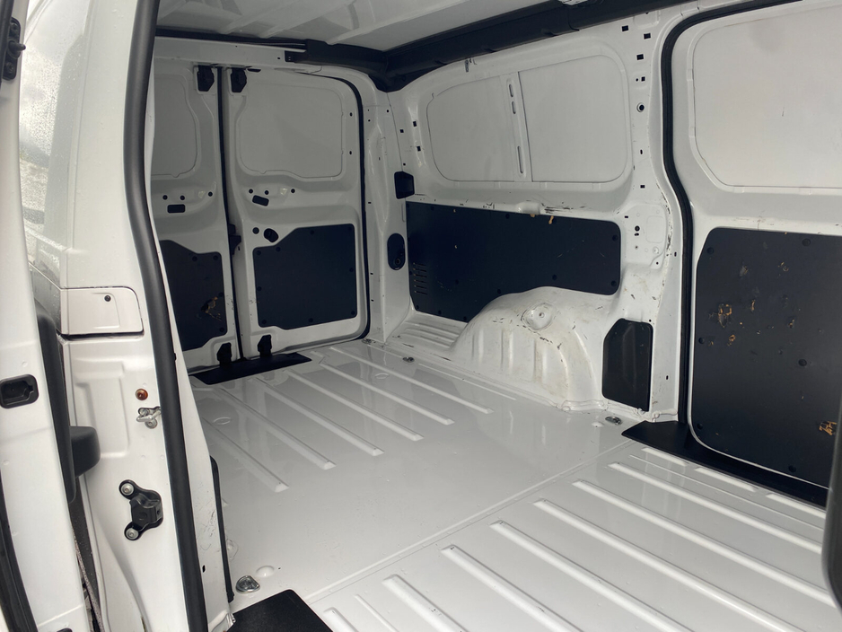 2022 Citroen Dispatch - image 5