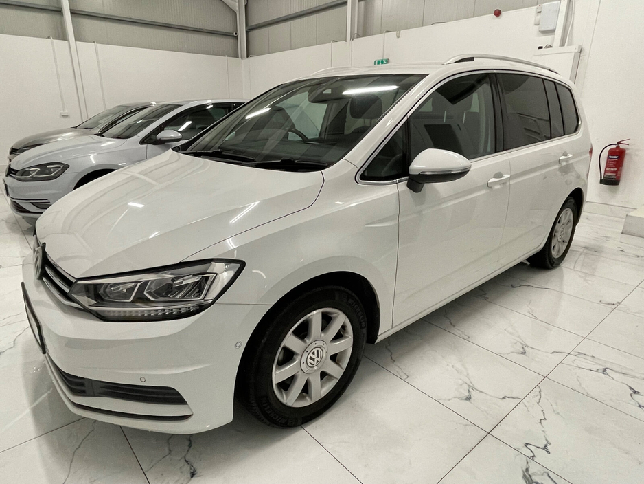 2017 Volkswagen Touran  €30,995