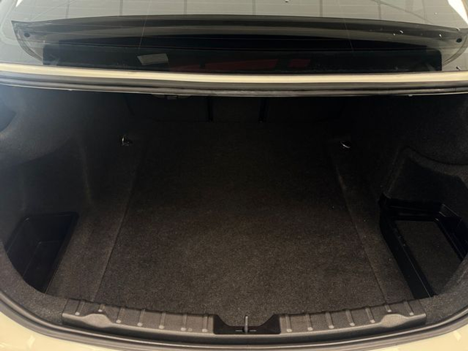 2017 BMW 3 Series - image 18