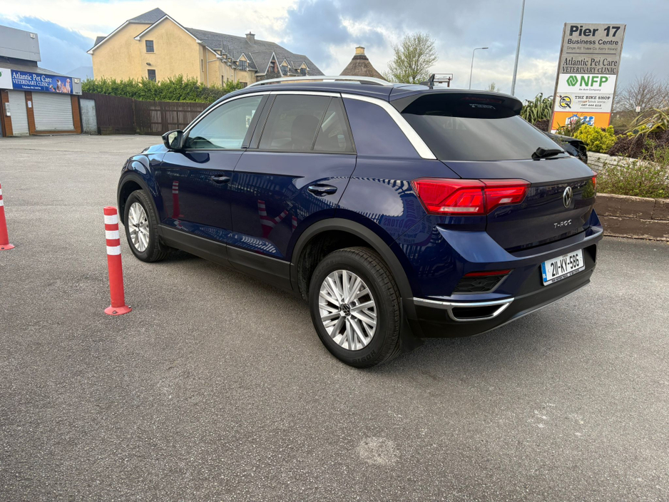 2021 Volkswagen T-Roc - image 5