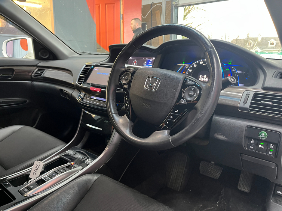 2017 Honda Accord - image 10