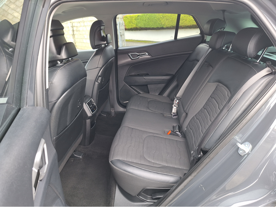 2023 Kia Sportage - image 7