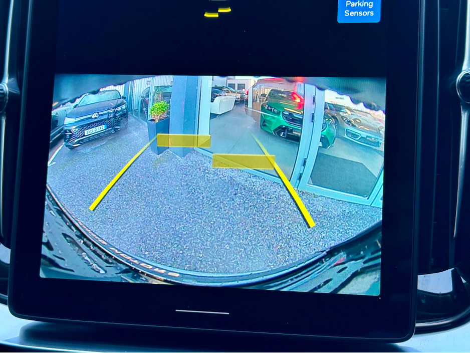 2025 Volvo XC90 CORE T8 PHEV AWD AUTO