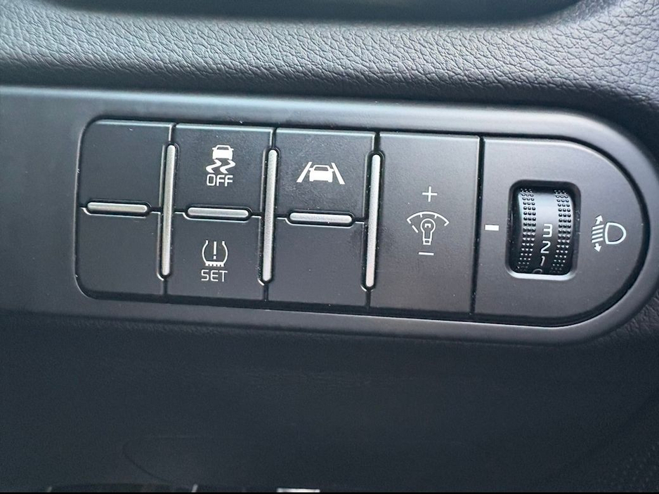 2022 Kia Ceed - image 12