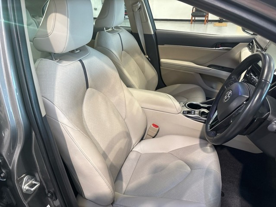 2023 Toyota Camry - image 18