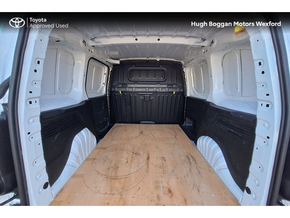 2024 Toyota Proace City - image 9