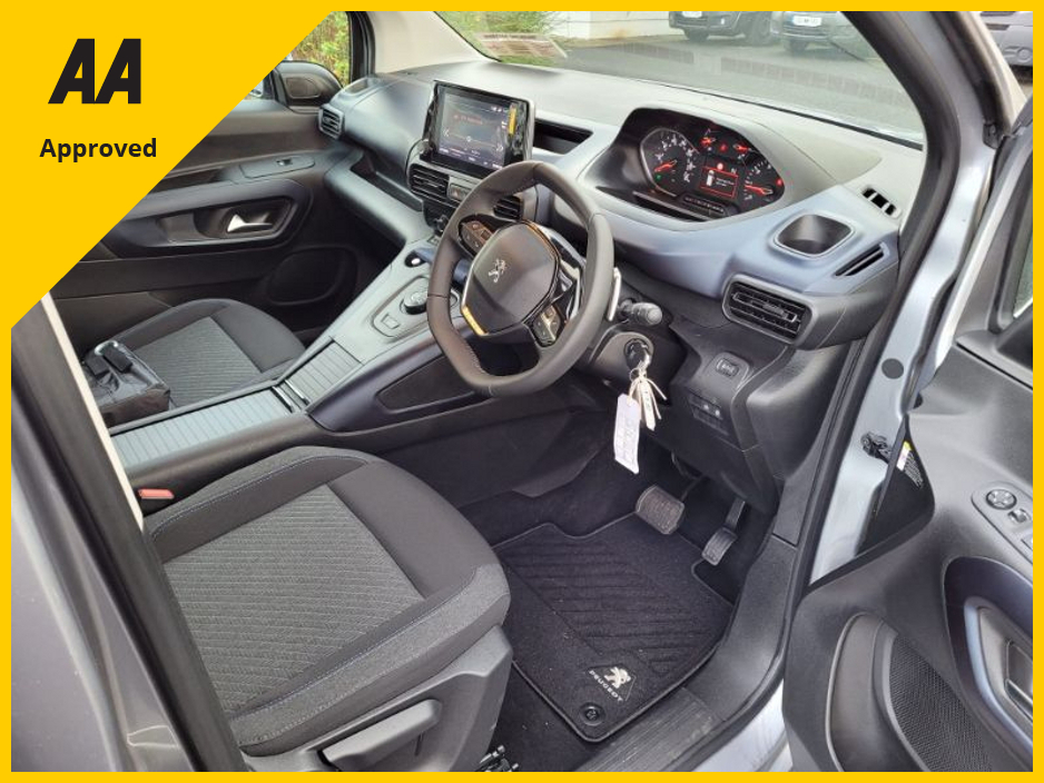 2022 Peugeot Rifter - image 16