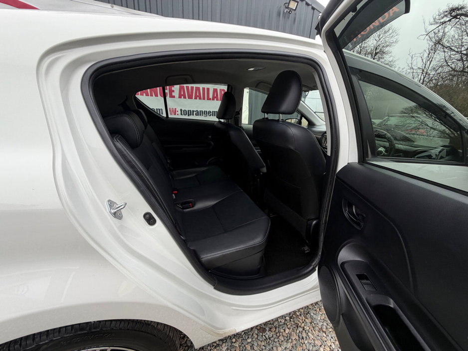 2017 Toyota Aqua - image 8