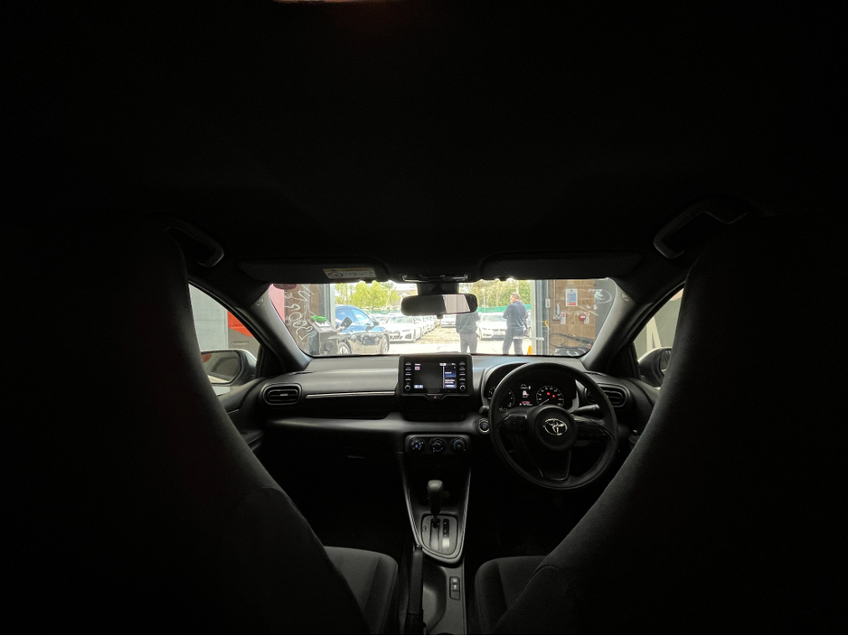 2021 Toyota Yaris - image 11