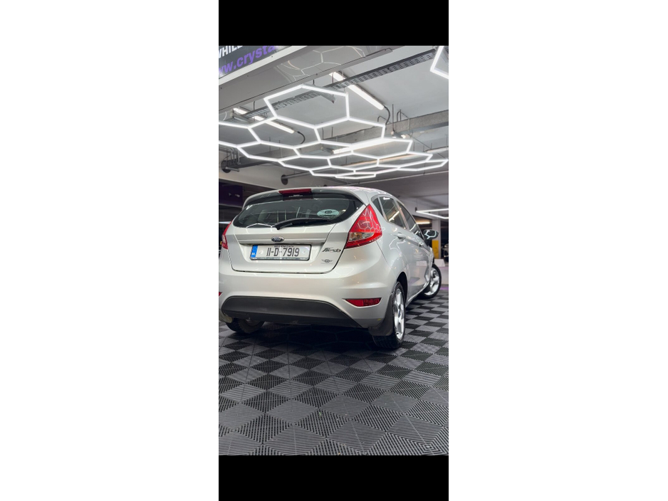2011 Ford Fiesta - image 3