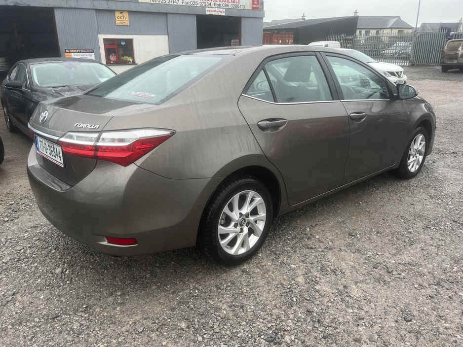 2017 Toyota Corolla - image 4