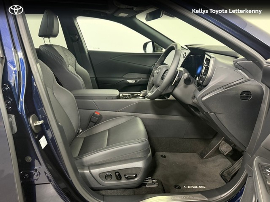 2025 Lexus RX 450h+ - image 12